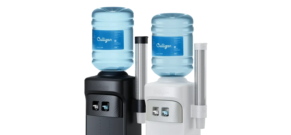 Dispensadores de água de garrafão CB Core em preto e branco